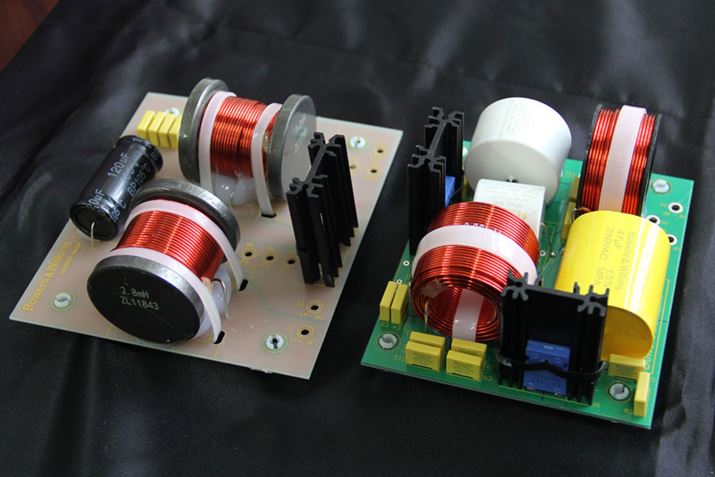 ш敪iNXI[o[jSlbg[NHقڕύXĂȂBcC[^[̉␳p[c24ɂȂĂ邪AVc킭û߂ƎvvBȂAB&Wł̓NXI[o[g\ĂȂA3EFCfł̃NXI[o[|Cg350HzA4kHzOƂbĂꂽB܂AuReBjAER[vjbg󂯎ш悪ƂĂLAdvȖʂƂƁB́u600vu800vV[YłʂĂƂ