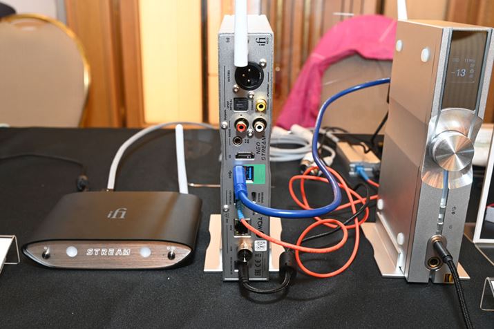 iFi audiouNEO Streamv̔wʃC^[tFCX
