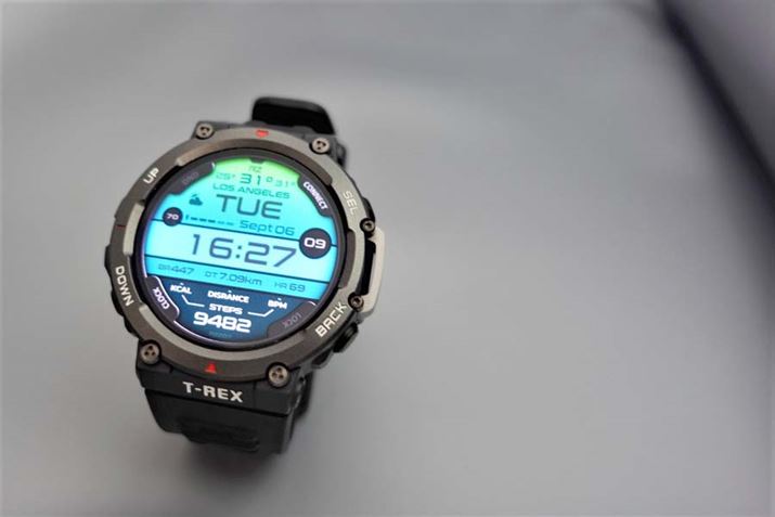 ͉Bꂽ͔hIH uAmazfit T-Rex 2vr[܂