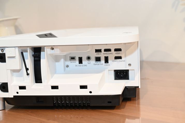 {̉EʂɗpӂꂽeC^[tFCX