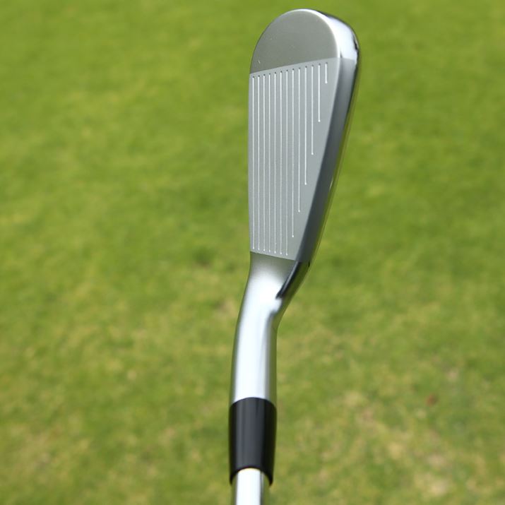 #7̊BwbhTCY͂傫߂ŁAu[hKxȌ݂Ă܂BgDɃ{[̂`󂪁A܂肻ȈS^Ă܂ˁB߂̃O[XlbNłAlbN̏X[YŔ