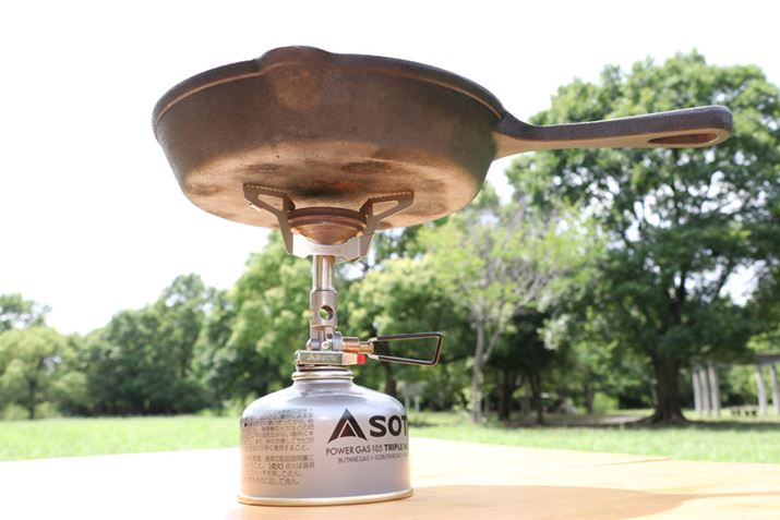 SgN̑傫́A傫߂̃NbJ[ڂƂɂ̗֐킩܂BɁA^VOo[i[ɒa20cm̃XLbgڂĂ݂܂Bڂ邱Ƃ͂ł܂Aɂ͕sȃoXł