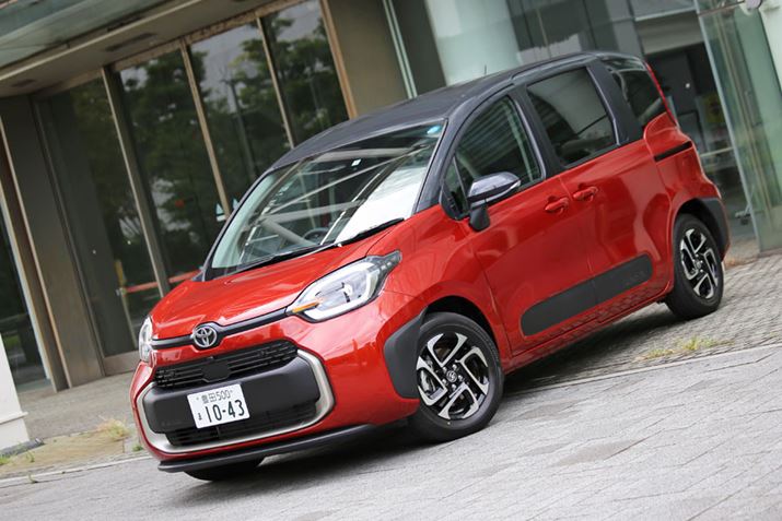 g^̃RpNg~jouVG^vA2022N8233ڂւƃtf`FWꂽBV^VG^́A₷5io[̃{fBTCY͂̂܂܂ɁAOVA2ڃV[g̋Ž񂵂̉PȂǁAȂi𐋂Ă