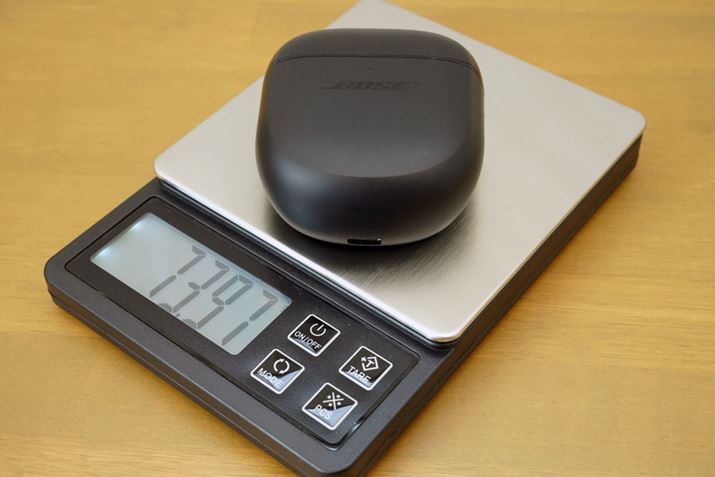 uQuietComfort Earbuds IIv̐pP[XBdʂ̓Cz݂̏Ԃ73.97g