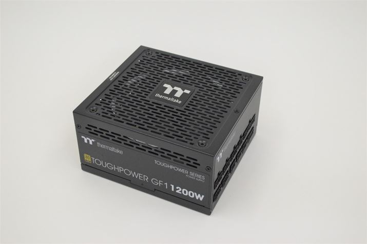 ̗puTOUGHPOWER GF1 GOLD 1200W PS-TPD-1200FNFAGJ-1 [Black]vBᕉ׎Ƀt@̉]~Édl140mmt@𓋍ڂĂ邱Ƃ͂