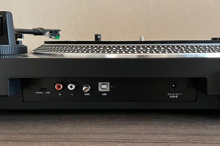 uAT-LP120XBT-USBv̔wʁBAiOo͂pӂĂ邪A͎gpȂ