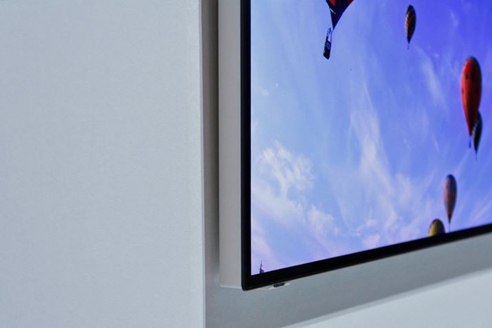 ^ǂɊ肻悤ɐ݌vꂽuTH-55LW1vBǂʂ܂ł͖3.5cmBʔŃfBXvC𐘂u^ɂłpX^huTY-ST5L1vpӂ