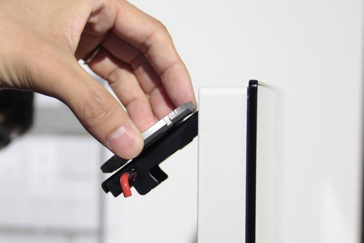 fBXvC̐ݒu͖{̂Ɏ[Aʐ^̂悤ɉғBݒuɃfBXvCX邽߁AȒPɕǊ|łdg݁B܂AtɎgԂpH͗h~bN̂߂̃p[cɂȂBhΓ񒹂̃ACfA