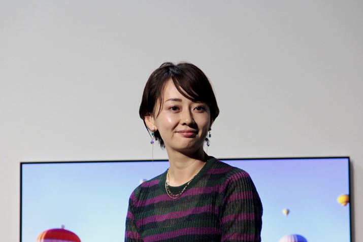 Laugh style\/CeAg[^R[fBl[^[MAKO