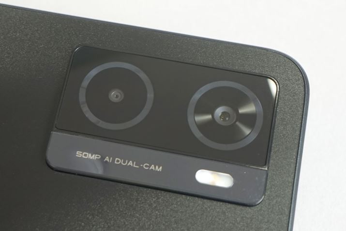 wʂ̃CJ͂Ȃ傫fUCĂ邪ÂЂƂ͐[xZT[Ȃ̂ŁAIɂ̓VOJƂȂ