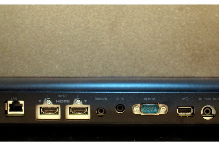 uVPL-XW7000v̐ڑ[qBLAN[qA2nHDMÍAgK[́AIR[qA[g[qAUSB[qA3DVN[qԁBuVPL-XW5000vɂ3DVN[qȂق͂Ɠ 