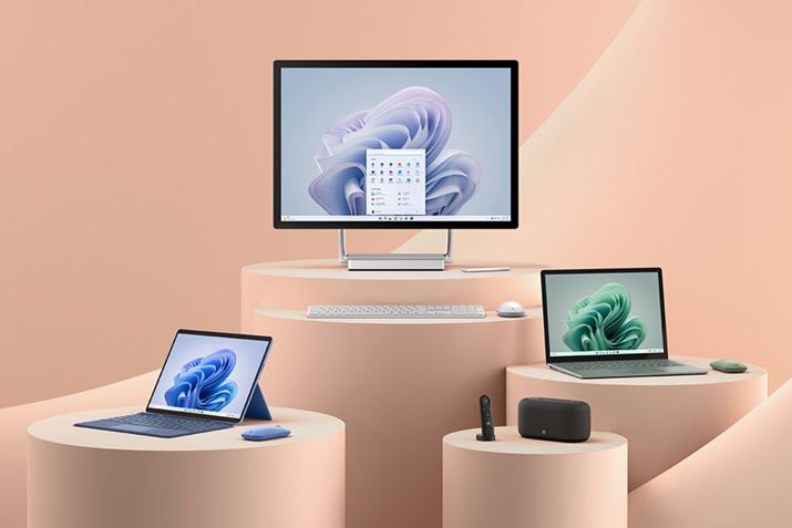 \ꂽ̂2in1^Cv́uSurface Pro 9vANVF^Cv́uSurface Laptop 5vANGC^[̃fBXvČ^fXNgbvuSurface Studio 2{v3V[Y