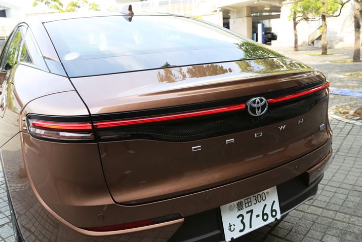 V^uNENXI[o[ṽtgƃAɂ́AILEDfCCg̗pĂ