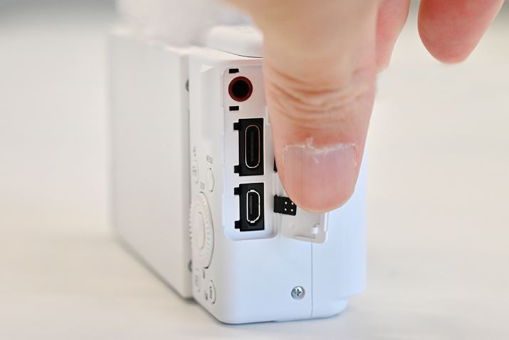 ʂ̓o͒[qƂāA}CN[qi3.5mmXeI~jWbNjAUSB Type-CAHDMI}CN[q𓋍