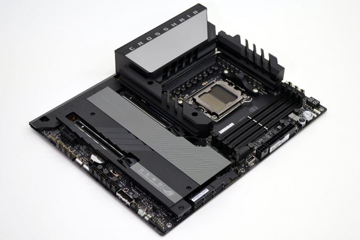 ASUSuROG CROSSHAIR X670E HEROv4M.2Xbg邪AׂĂɍLȃq[gVN𑕔BdH܂̃q[gVN̋傳`āAqȂ炴nCGhf̕iY