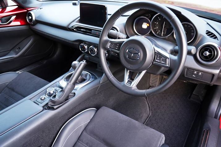 XeAOVtgȂǁA삷镔̈ʒu֌WOɎϋl߂ꂽ}c_E[hX^[BX|[cJ[ӊOƏ₷Ɗv̂ЂƂł