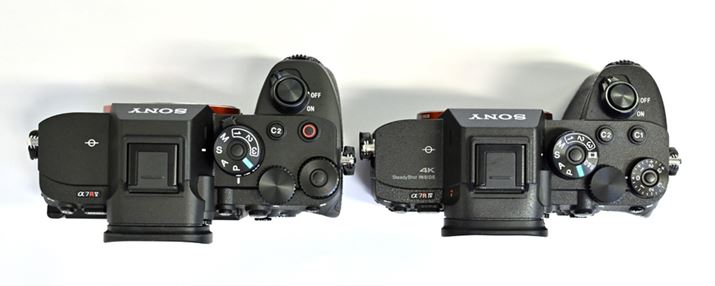 u7 VvŁAEu7R IVvBu7 VṽTCY͖131.3ij×96.9ij×82.4isjmmŁAdʂ͖723giobe[ƃ[J[h܂ށjBu7R IVvƔׂƁA4}`AOtj^[𓋍ڂA኱݂Adʂ58gĂ