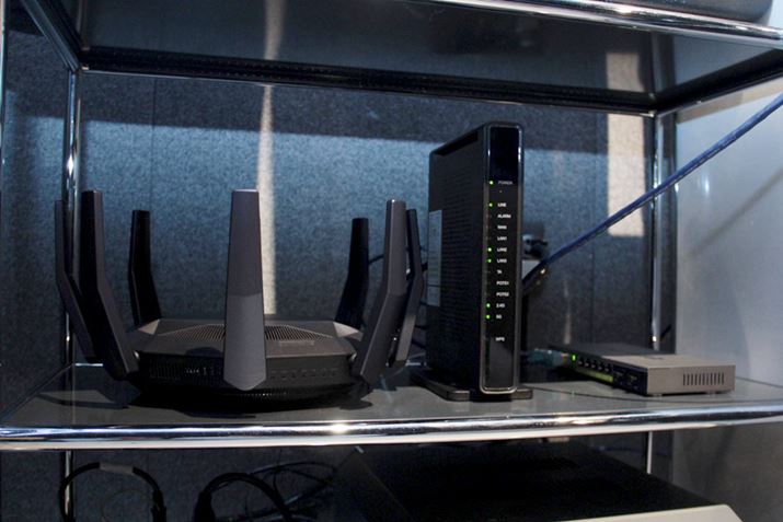 ONUׂ̗ɁuRT-AX89XvݒuB̐ς͂قǂłȂ̂A邱Ƃɂ͒