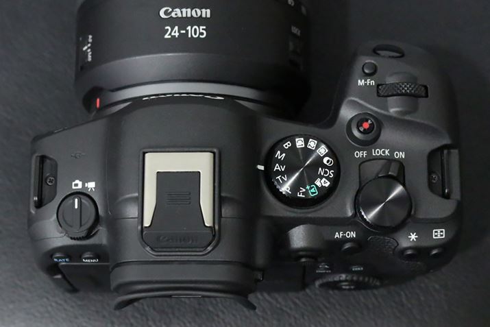 ʉE葤ɓdXCb`A葤ɐÎ~/̐؂ւo[𓋍ځBdXCb`́AIƃIt̊ԂɃ}`dqbN@\iݒ肵n̑֎~@\jzuĂBuEOS R3vȂǂƓlAXg{̃Rg[≹̃fW^́Af[^ʐMAdȂǂ̋@\gɑΉu}`ANZT[V[vڂ