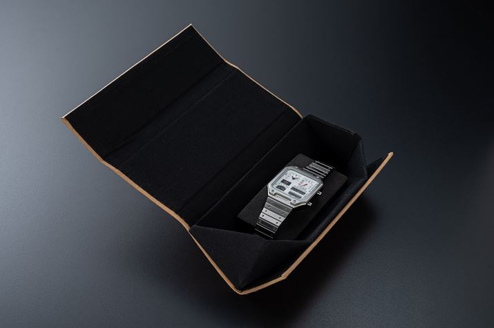 ʐ^́At̃EHb`P[XɎ[ƂB\fނɂ͕ɃjAX̂EHbVuy[p[\ĂAɂ̓|GXeXG[hƃX|Wpbh̗pBOՌp[cm̐ڐGɂ鎞v̑hł܂