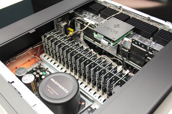 uAV10v̓BgbvƃTChpl\́uAVC-A1HvƋʂl낤BcɂƕԂ̂̓}cƎ̃AvW[uHDAM-SA3vB̍ŐVAVvAvuAV8805AvƔׂƁA܂قȂV݌vł邱Ƃ킩Bݒuɂ́AsƂɒӂKvɂȂ肻