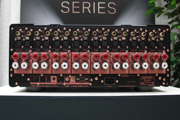 kĂł̍mǂAuMODEL 40nvƓ^CṽnCO[hXs[J[[qԁB2chƂŃoCAv/BTL[hIłXCb`Ă