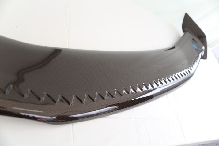 z_ANZXJAJ[{ue[Q[gX|C[vBbh|GXe҂ݍ܂ꂽhCJ[{̗pĂAyʉ}ĂBX|C[̗ɂ́A̋̓foCX̗pĂAԑ̌㕔̗̕}Ďp肳ʂ炷