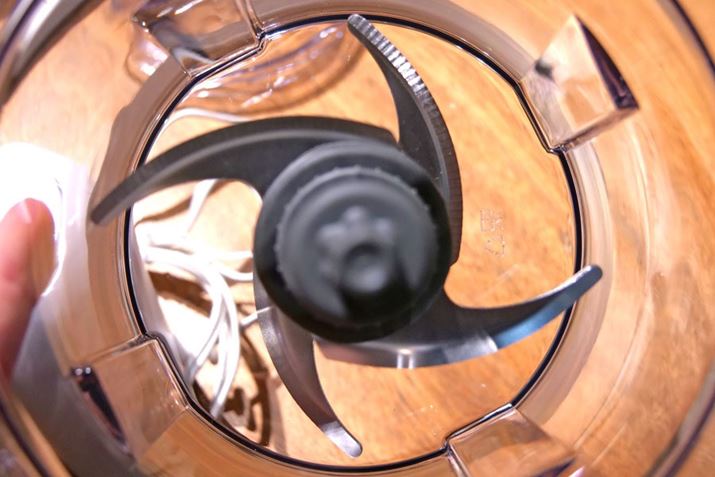 HނׂXs[fB[ɍݍ߂悤ɁA2n̂ЂƂ̐nɂ̓MUMU̔g͗l܂Ă܂