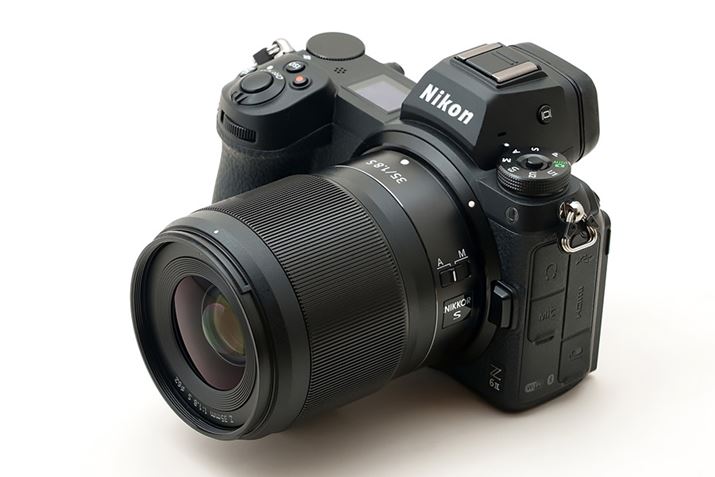 œ_35mm̒Pœ_Y̗AjŔuNIKKOR Z 35mm f/1.8 SvB{fB̓jRuZ 6 IIv