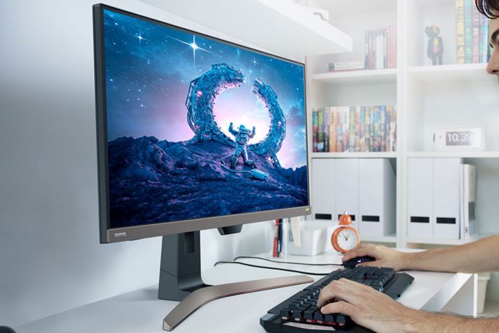 4K\ɑΉIPSpl̗p邽߁A\͂ƂĂkŁA΂ߕ猩ĂF̕ωقƂǂȂBtHDWUXGANX̃fBXvC̃XebvAbvł͑傫Ȑił邾낤