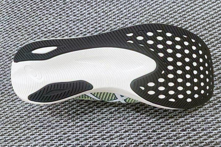 AEg\[ɂ́Au^Xs[h+vV[YɂڂĂuASICSGRIPv̗pBOfł͔GꂽHʂŃXbs[ȂƂA̓_PĂ