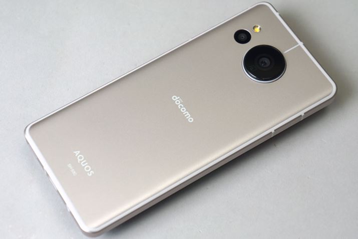 {fB̑fނ́uAQUOS sense6vƓA~BwʂƑʂ̂̃j{fB\̂ߍAɂ