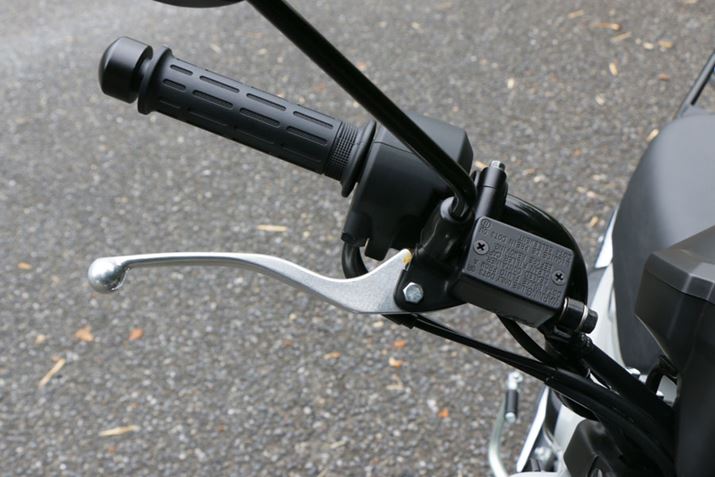 fBXNu[LƂȂƂŁAnh̉E葤ɂ̓}X^[V_[𑕔