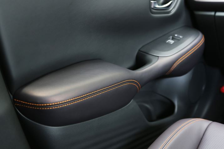 p[vCX[XƌĂ΂fނ̗pꂽhAA[Xg