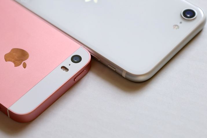 1ヂfij͊ptHȂ̂ɑ΂āA2ヂfiEj͊ۂ݂̂tHŁAwʂɂKXfނgĂ