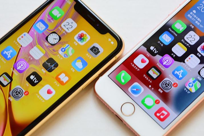 uiPhone XRvƁuiPhone 7vuiPhone 7 PlusvƂ̑傫ȈႢ́AF؋@\BuiPhone XRv͍ŐViPhoneƓJgF؁uFace IDvȂ̂ɑ΂āAuiPhone 7vuiPhone 7 Plusv̓z[{^ɓڂꂽwF؁uTouch IDv𗘗p