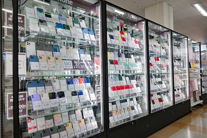 QIkVhX̃[XX}z̔ȏオiPhoneBCAbvɖLxȂ̂ŁA\ZD݂ŎɍiPhone͂