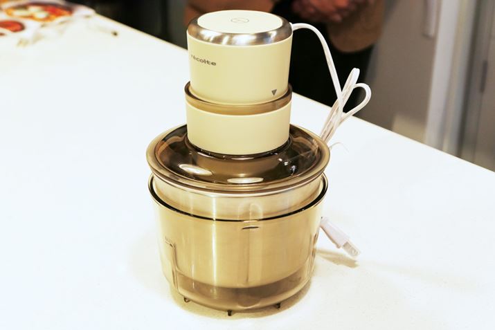 {E2ޕt܂Ad˂Ď[ł̂łقǏꏊ͎܂Bgp̃TCY170ij×170isj×235ijmmŁAdʂ1.4kgi{̂ɃNA{EA{EJo[Au[hjBd͂300Wł