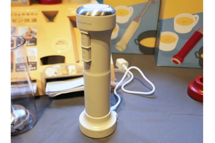 u_[O{̂[dɃZbgAvOڑď[dX^CBobe[cʃ[̏Ԃ疞[d܂Ŗ2Ԃ܂B[dp̒[qUSB Type-C