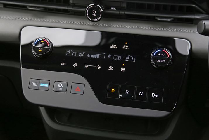 V^uZivɂ́AVɃ{^ATZNgXCb`̗pĂi摜Ej