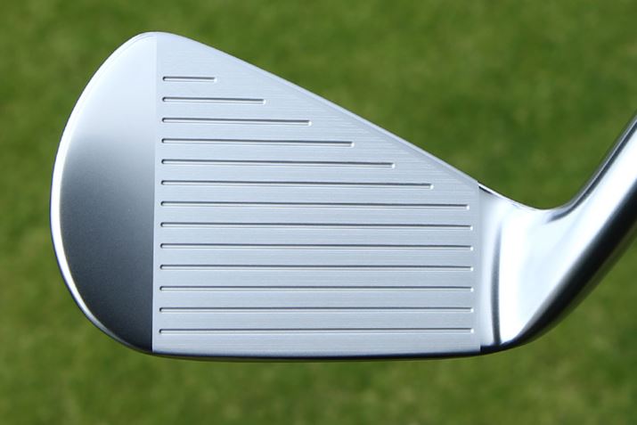 tF[Xɂ̓NoiWE|̗pBtF[X̏㉺yуgDɒꂽuXs[hO[uvƌĂ΂aÃq[𔖂AăgDɍsɂČΓ݌vɂāA\Ă܂