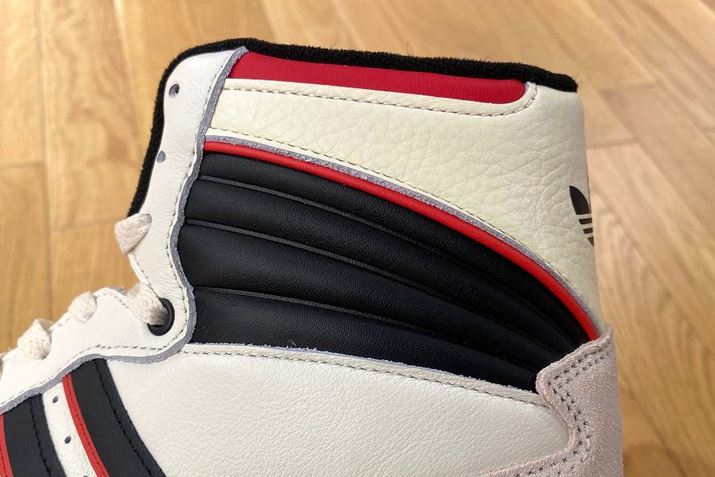 Abp[̓R[eBOU[ō\BɁAANp[c㕔Ȃǂ́AIɉ΂񂾂悤ȐFĖ킢[ۂ