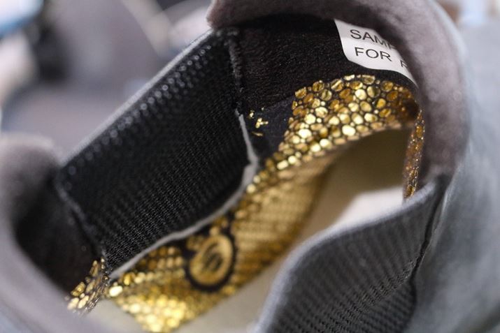 yʐ^z͎኱߂łATCh̃SAiSzj̐Lk̂ŃXgXȂ yʐ^zV[Y̓ɌF̃hbguIjq[gCtBjeBvBꂪ̉𔽎˂Ē{M邱Ƃœ̓|J|J