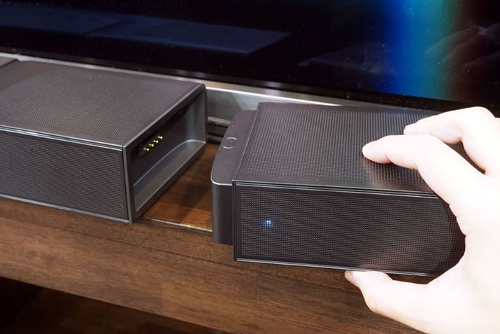 TEho[{̂̍Eɔzuꂽ[dAXs[J[uBAR 1000ṽM~bNBtg̃TEho[{̂Ƃ2.4GHzCXŐڑ