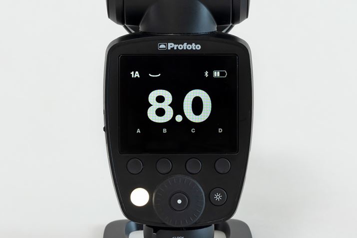 uProfoto A10v̔wʁB傫ȉtʂɃ_Cƃ{^̔ɃVvȎdlŒIȑ삪\Bʂ\₷Bt^b`plȂ炳ɕ֗A͌Ȃ