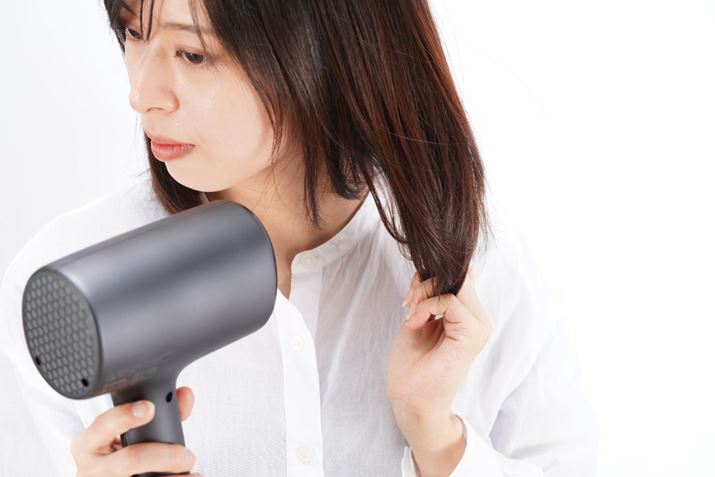 肮Ŕ܂Ƃ߂ȂAѐ̓ƊO畗𓖂Ă邾Łcc