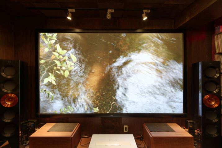 𖾂邭āAォ̏ƖXN[ɓĂĂAf̃RgXgÂ炢ƂuϊO^v̓łBrO[ŁA܂܃vWFN^[gAƂꍇɂ́uϊO^vXN[ƒZœ_vWFN^[̑gݍ킹҂ł