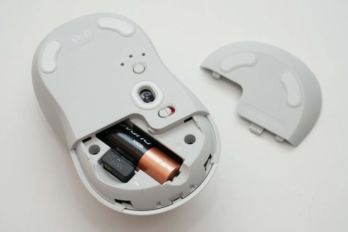 ȃ}EXł͓drW̊J߂ɂi邪A{i̓WN[ɍ肪ƂĂ