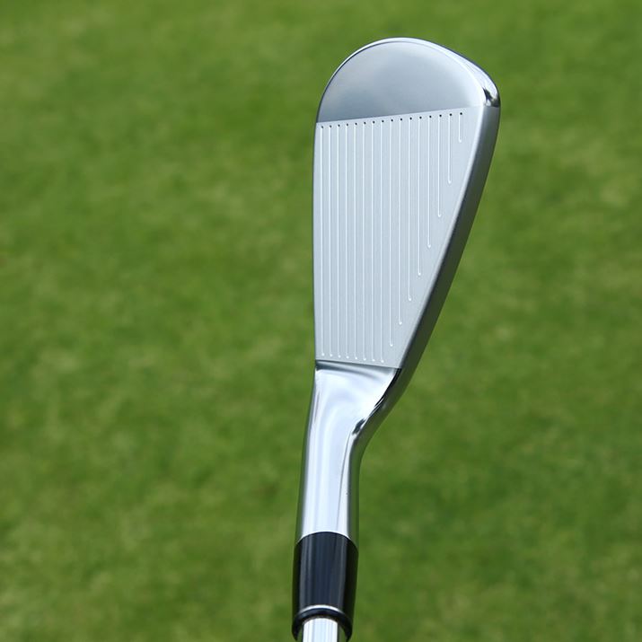 ZX7 MkII ACAE#9<br>7Ԃ܂ł́Au[hIŃV[vȈۂAV[gACA̓u[hɏۂ݂邱ƂŁA{[ݍނ悤Ȃ₳C[W`ɃfUCĂ܂