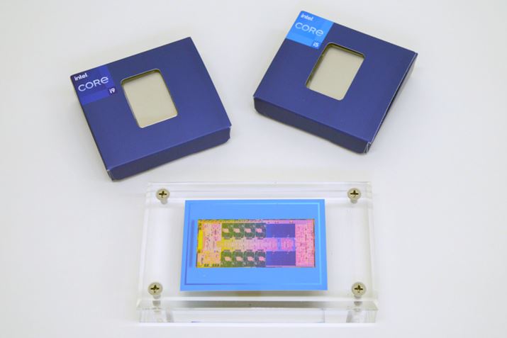 r[YLbg̒ɂ́uCore i9-13900KvƁuCore i5-13600KṽpbP[WƂ킹āACPU_C̃CAEgʐ^ĂAnCubhEA[LeN`[ɑ΂Ce̎